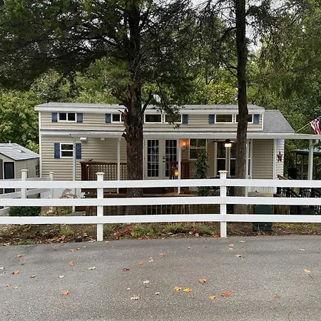 Homey Villa With Loft In Bloomington